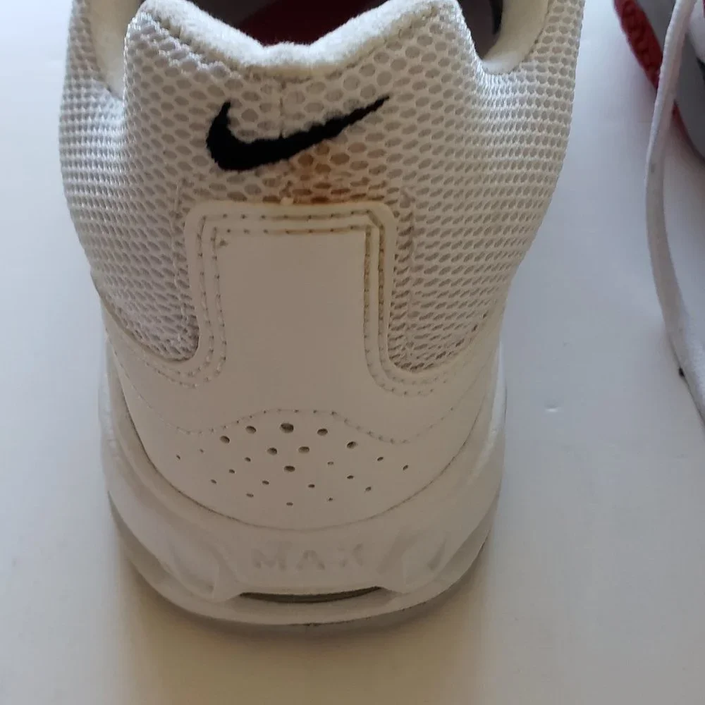 Unworn Nike Tennis Shoe - Size 11 - Picture 4 of 4